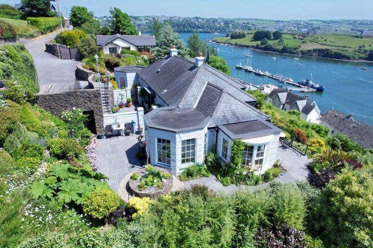 Joaney’s Garden, Compass Hill, Kinsale, Co Cork – P17E308